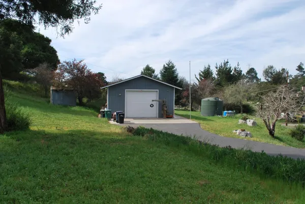 a view of a house with backyard and garden