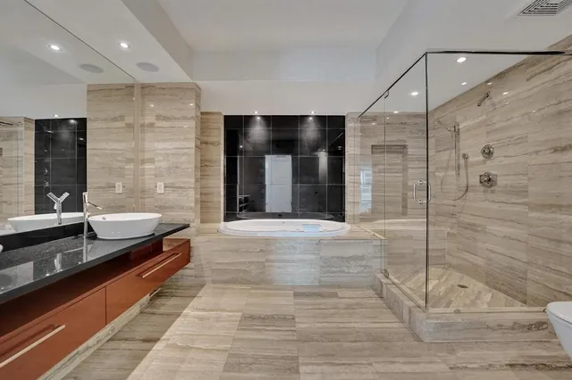 $7,900 | 101 South Fort Lauderdale Beach Boulevard, Unit 806, Fort Lauderdale, FL 33316