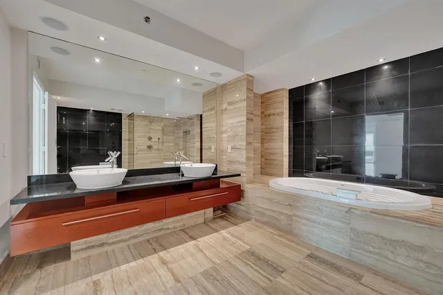 $7,900 | 101 South Fort Lauderdale Beach Boulevard, Unit 806, Fort Lauderdale, FL 33316