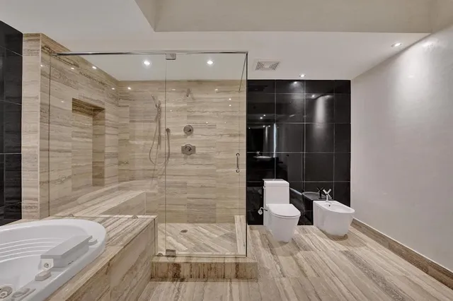 $7,900 | 101 South Fort Lauderdale Beach Boulevard, Unit 806, Fort Lauderdale, FL 33316