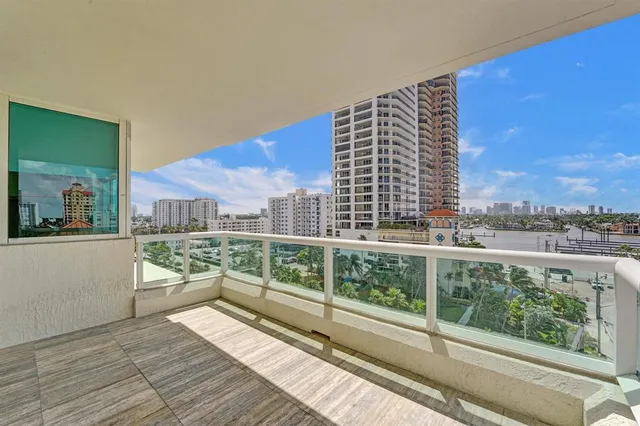 $7,900 | 101 South Fort Lauderdale Beach Boulevard, Unit 806, Fort Lauderdale, FL 33316