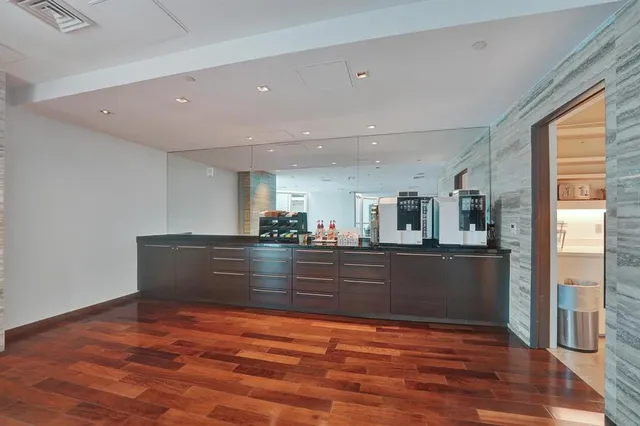 $7,900 | 101 South Fort Lauderdale Beach Boulevard, Unit 806, Fort Lauderdale, FL 33316