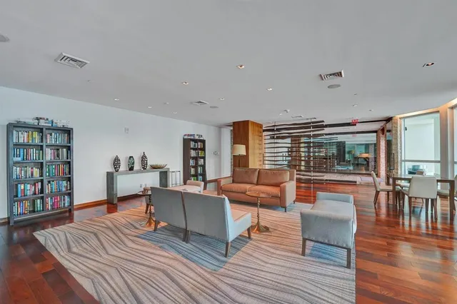 $7,900 | 101 South Fort Lauderdale Beach Boulevard, Unit 806, Fort Lauderdale, FL 33316