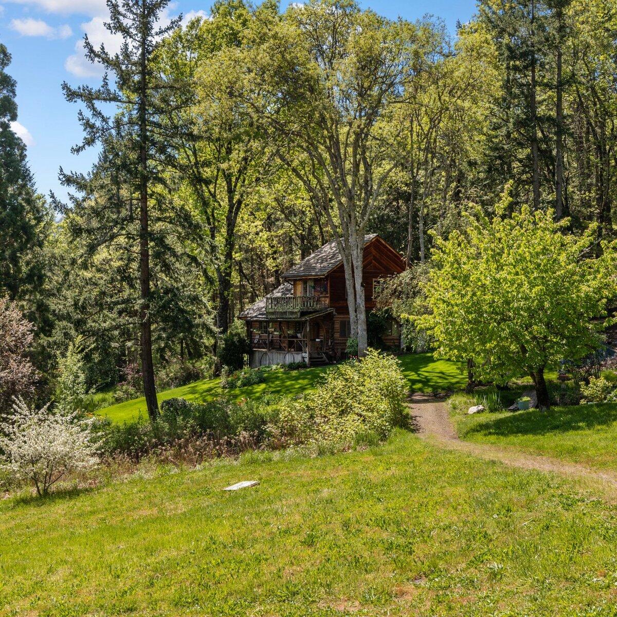 11750 Hillcrest Road Medford, OR 97504 - Photo 33 of 61 Creek Cabin