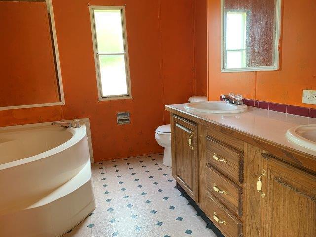 1819 Paint Rock Valley Road Philadelphia, TN 37846 - Photo 6 of 17 6 master bathroom