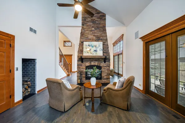 $1,650,000 | 2009 Mackenzie Place, Unit 2009, Wheaton, IL 60187