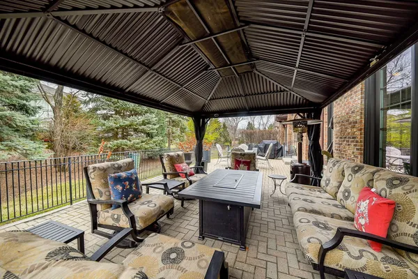 $1,650,000 | 2009 Mackenzie Place, Unit 2009, Wheaton, IL 60187