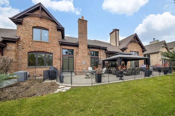 $1,650,000 | 2009 Mackenzie Place, Unit 2009, Wheaton, IL 60187