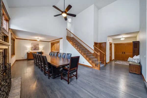 $1,650,000 | 2009 Mackenzie Place, Unit 2009, Wheaton, IL 60187