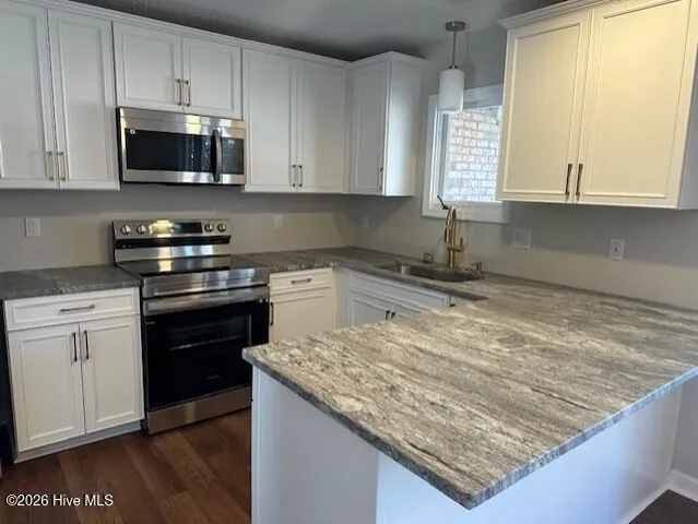 $2,300 | 211 Forest Oaks Drive, New Bern, NC 28562