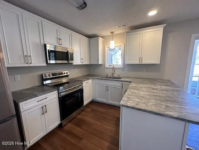 $2,300 | 211 Forest Oaks Drive, New Bern, NC 28562