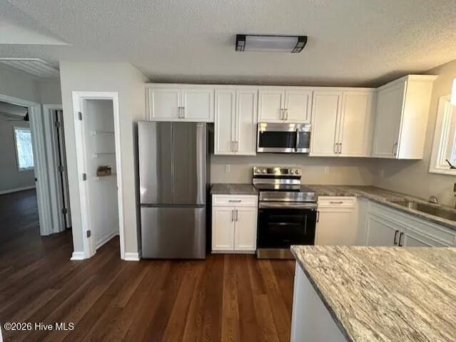 $2,300 | 211 Forest Oaks Drive, New Bern, NC 28562