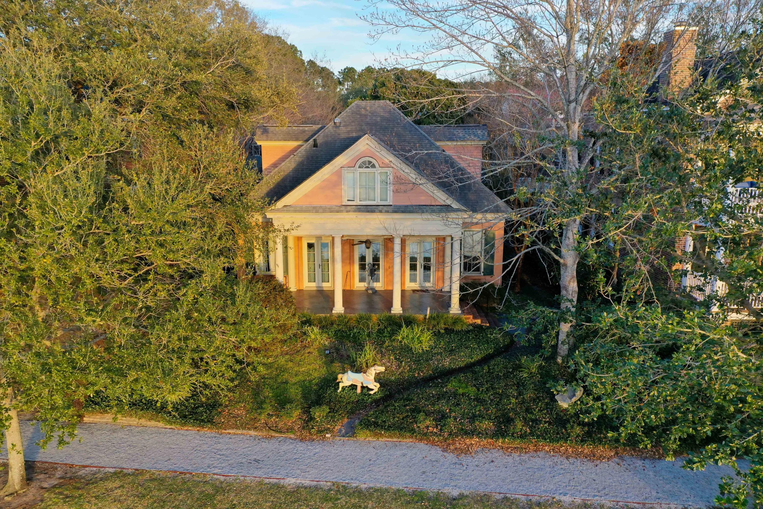 29 Eastlake Road Mount Pleasant, SC 29464 - Photo 3 of 18 29 (7)