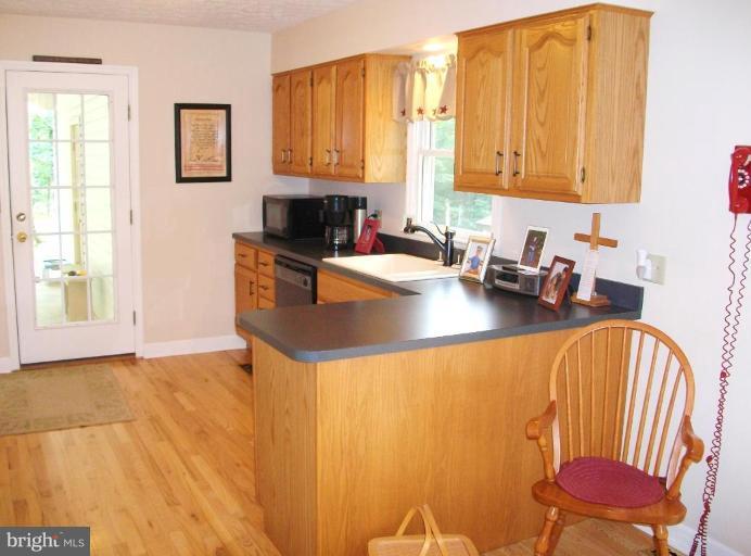 572 Murphy Road Berkeley Springs, WV 25411 - Photo 4 of 30 Kitchen