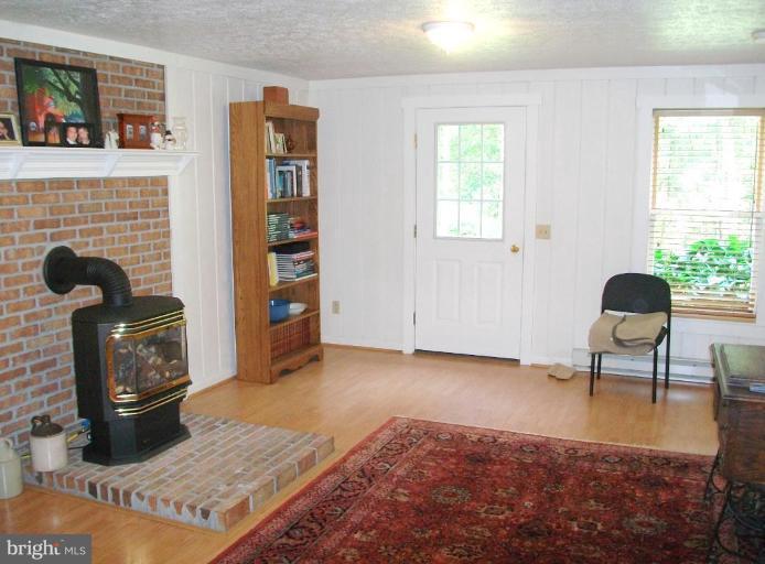 572 Murphy Road Berkeley Springs, WV 25411 - Photo 7 of 30 Family Room