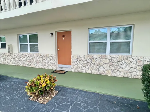 $1,600 | 923 22nd Place, Unit 106, Vero Beach, FL 32960