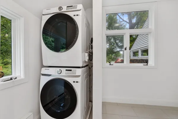 a view of a bedroom with washer and dryer