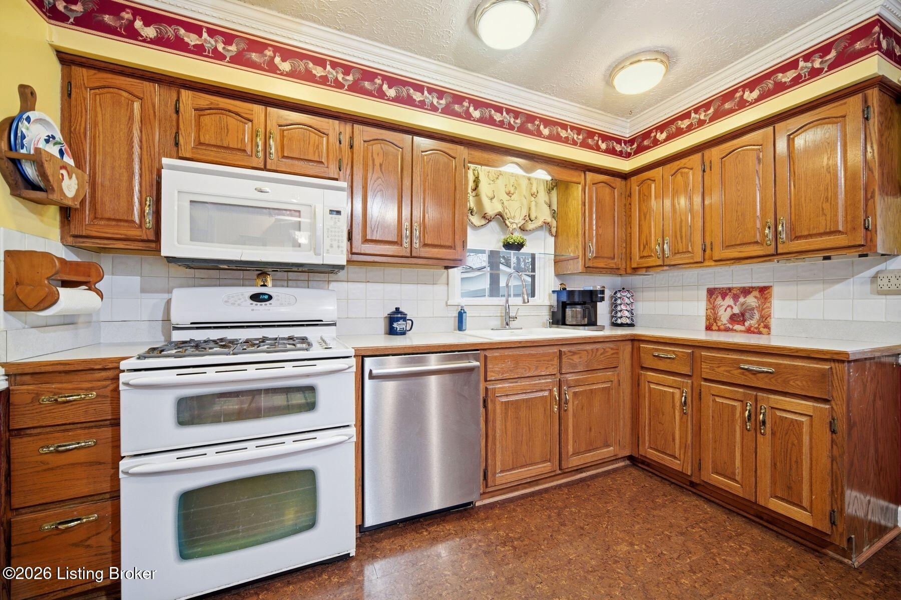 4810 Goepper Road Louisville, KY 40258 - Photo 18 of 88 photo_online_014