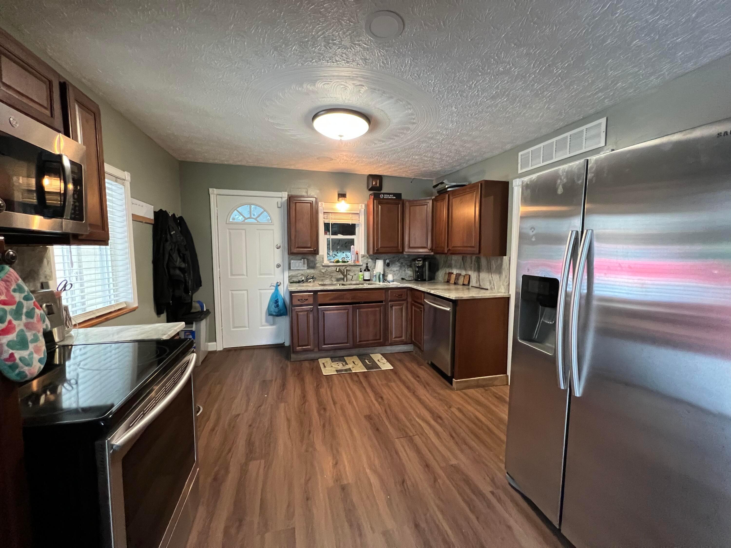 1605 Koebel Road Columbus, OH 43207 - Photo 6 of 12 Updated Kitchen