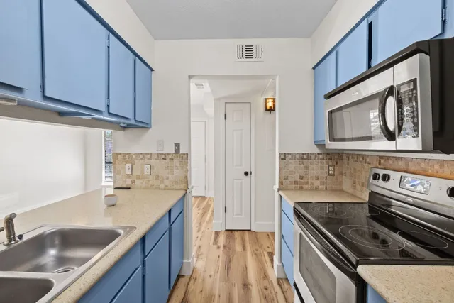 $1,300 | 1705 Crossing Place, Unit 117B, Austin, TX 78741