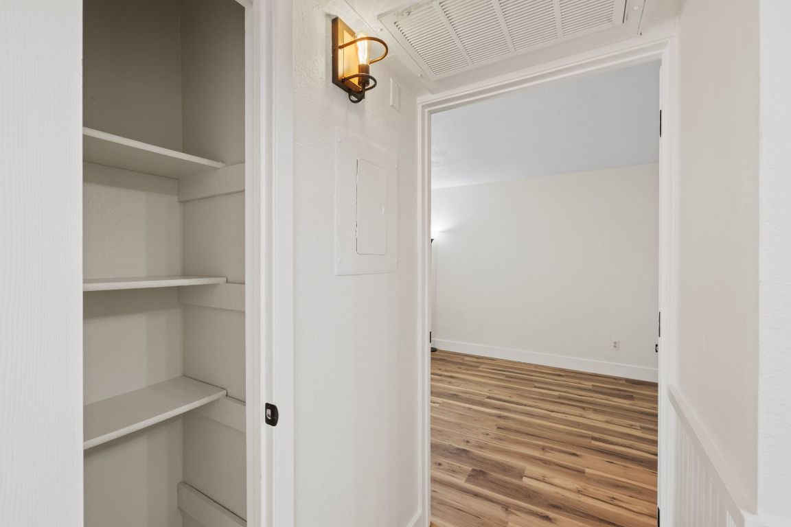 1705 Crossing Place, Unit 117B Austin, TX 78741 - Photo 15 of 33 a view of a hallway