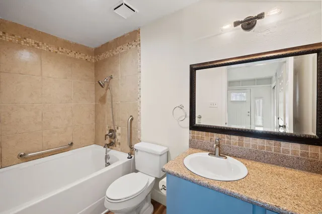 $1,300 | 1705 Crossing Place, Unit 117B, Austin, TX 78741