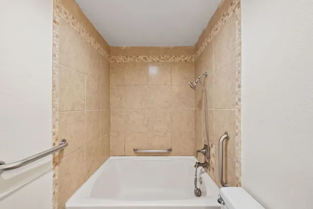 $1,300 | 1705 Crossing Place, Unit 117B, Austin, TX 78741