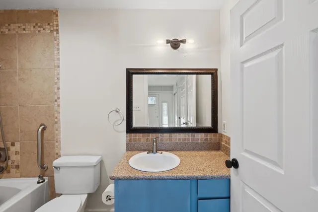 $1,300 | 1705 Crossing Place, Unit 117B, Austin, TX 78741