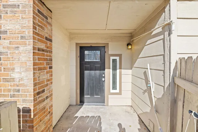 $1,300 | 1705 Crossing Place, Unit 117B, Austin, TX 78741