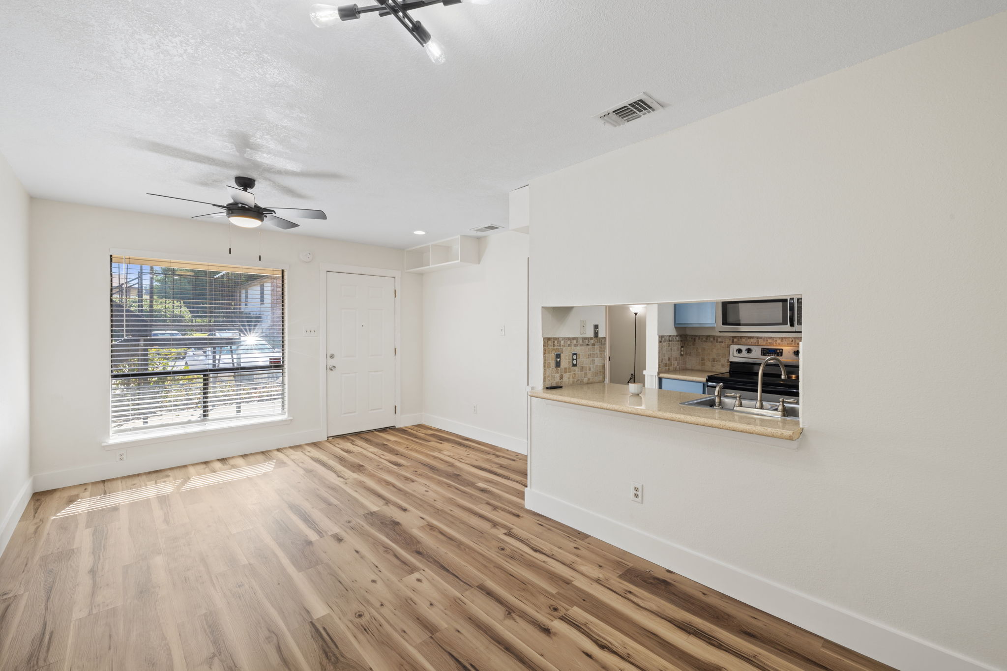 1705 Crossing Place, Unit 117B Austin, TX 78741 - Photo 4 of 33