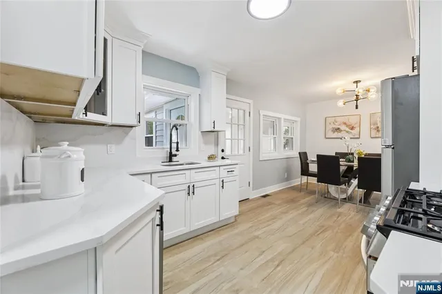 $470,000 | 6 Tamarack Trail, Stockholm, NJ 07460