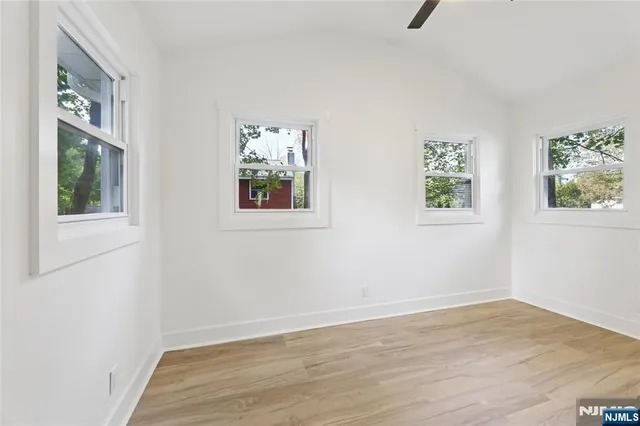 $470,000 | 6 Tamarack Trail, Stockholm, NJ 07460