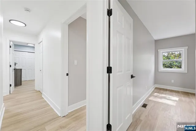 $470,000 | 6 Tamarack Trail, Stockholm, NJ 07460