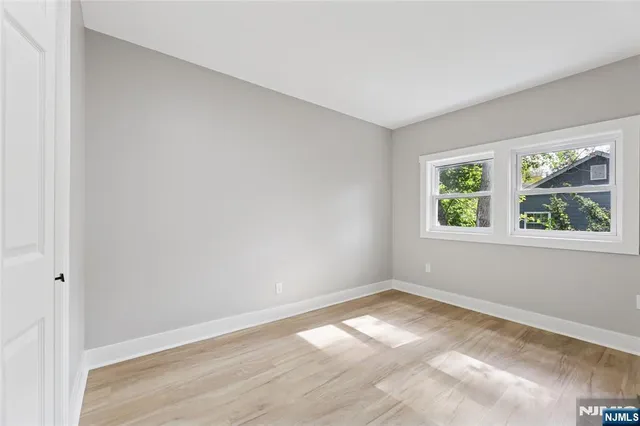 $470,000 | 6 Tamarack Trail, Stockholm, NJ 07460