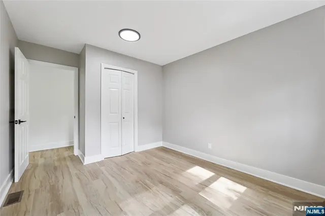 $470,000 | 6 Tamarack Trail, Stockholm, NJ 07460