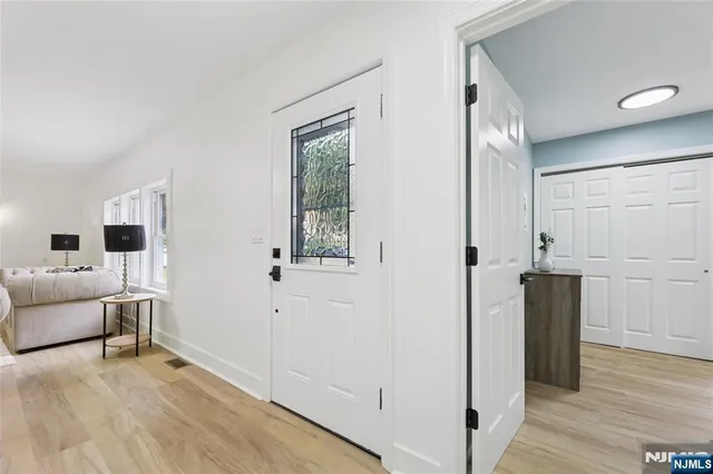 $470,000 | 6 Tamarack Trail, Stockholm, NJ 07460