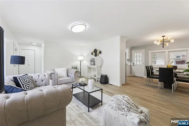 $470,000 | 6 Tamarack Trail, Stockholm, NJ 07460