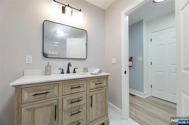 $470,000 | 6 Tamarack Trail, Stockholm, NJ 07460