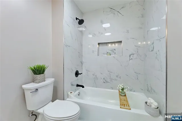 $470,000 | 6 Tamarack Trail, Stockholm, NJ 07460