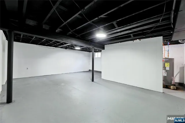 $470,000 | 6 Tamarack Trail, Stockholm, NJ 07460