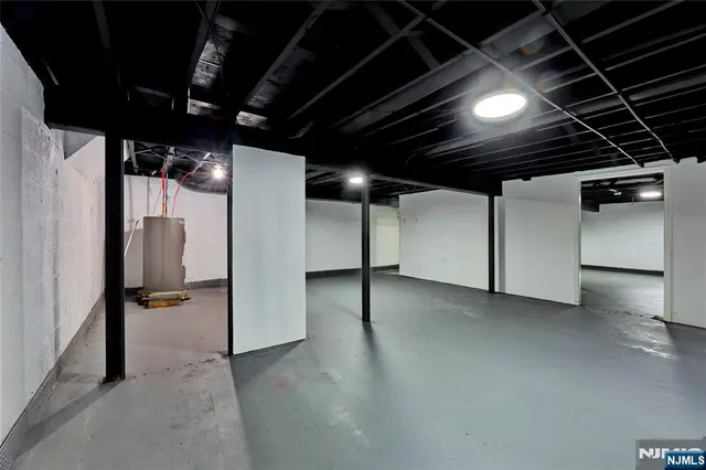 $470,000 | 6 Tamarack Trail, Stockholm, NJ 07460