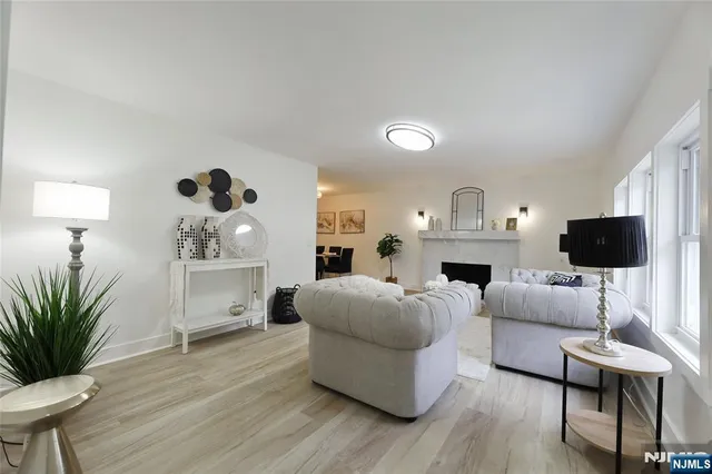 $470,000 | 6 Tamarack Trail, Stockholm, NJ 07460