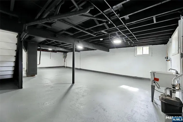 $470,000 | 6 Tamarack Trail, Stockholm, NJ 07460