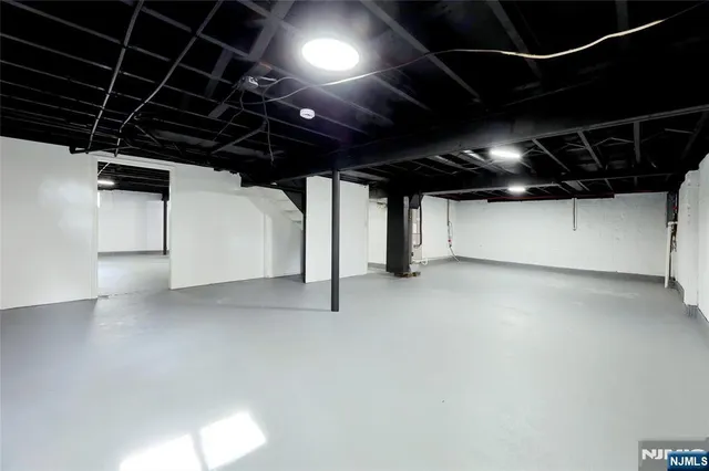 $470,000 | 6 Tamarack Trail, Stockholm, NJ 07460