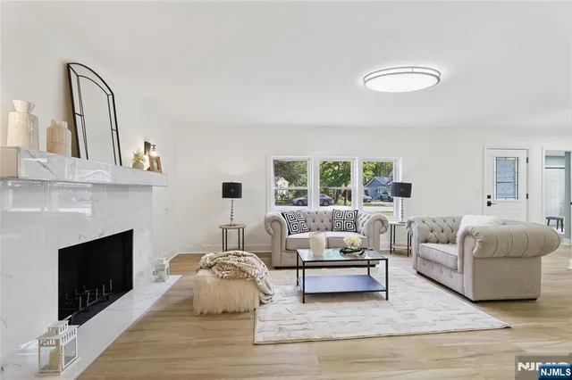 $470,000 | 6 Tamarack Trail, Stockholm, NJ 07460