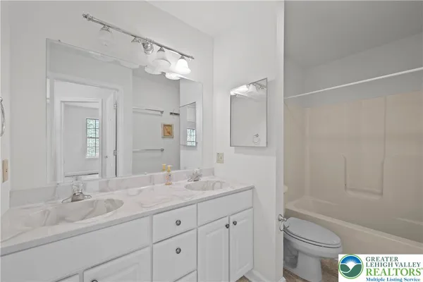 $499,900 | 2 Pinewood Circle, Hazleton, PA 18202