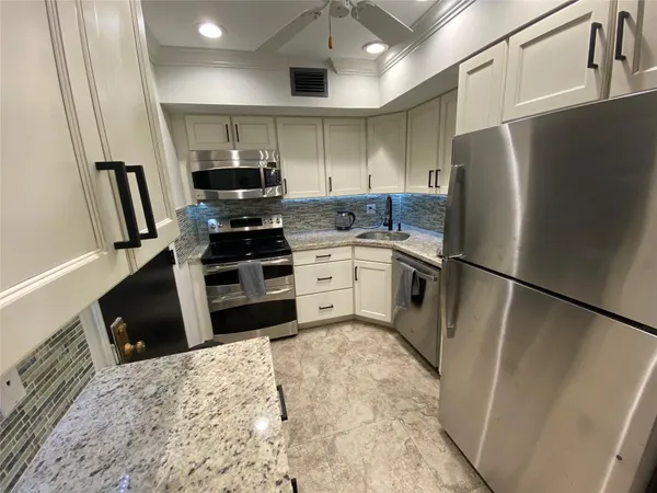 $2,000 | 4040 North Hills Drive, Unit 5, Hollywood, FL 33021