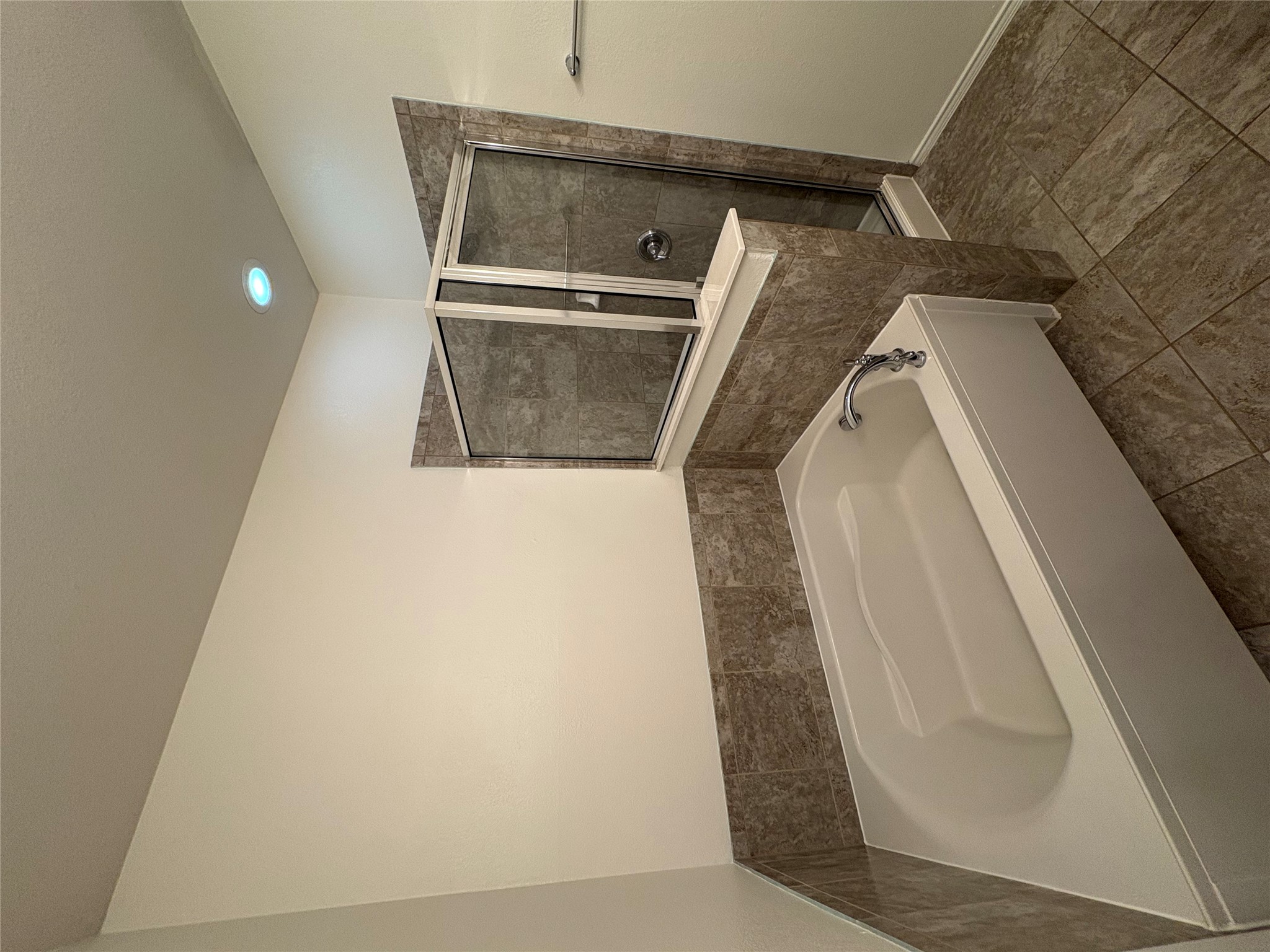 11617 Murron Drive Austin, TX 78754 - Photo 17 of 30 a bathroom with a bathtub and shower