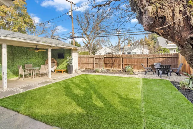 a view of a house with backyard and porch