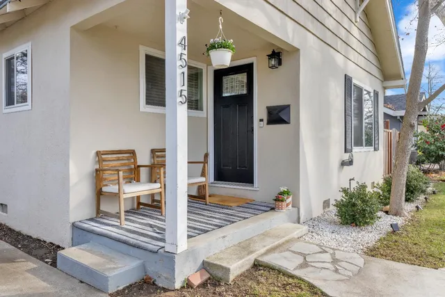 a view of a house with backyard and sitting area